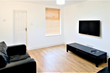 7 bed house, Hubert Road, Selly Park, Birmingham, B296ES - Image 3